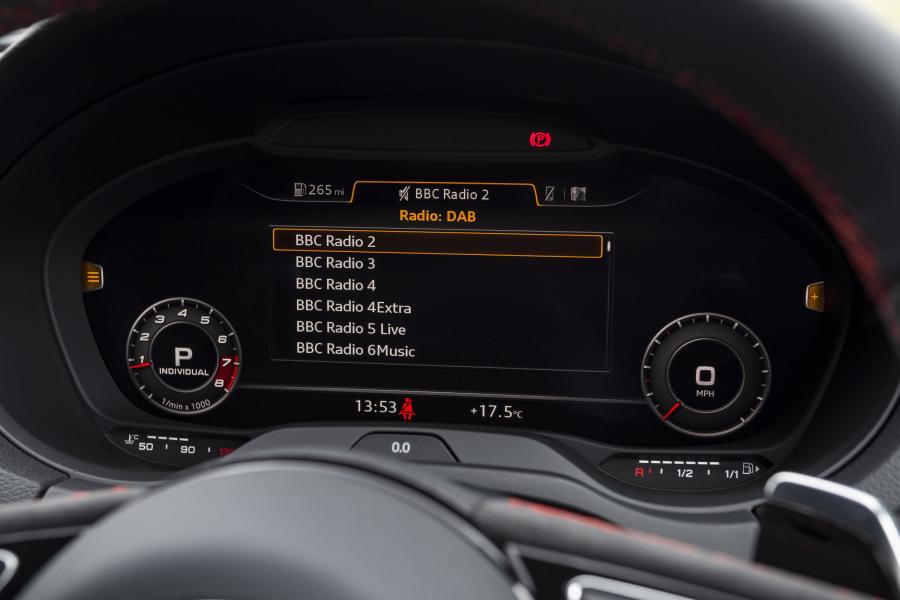 Панель приборов Audi RS3 Sedan (8V) 2017 года  (UK) (фото 17 из 40)